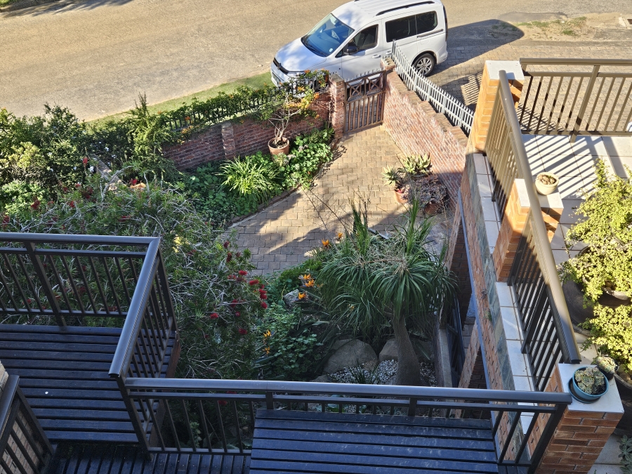 4 Bedroom Property for Sale in Wavecrest Eastern Cape